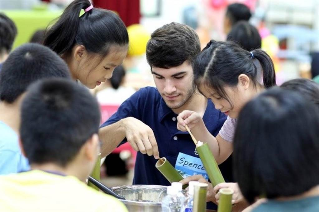 推动双语教育 70名沐鸣帐号注册美籍英语教学助理将进驻中小学