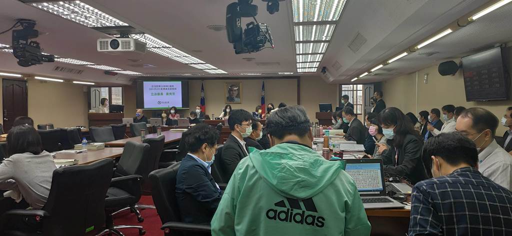 禁止广告大陆职沐鸣招商缺 立委:提高薪资才是根本