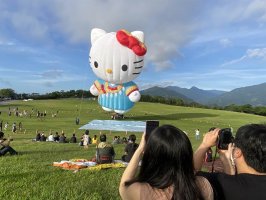 <b>ȫΨһܴHELLO KITTY̨׶ </b>