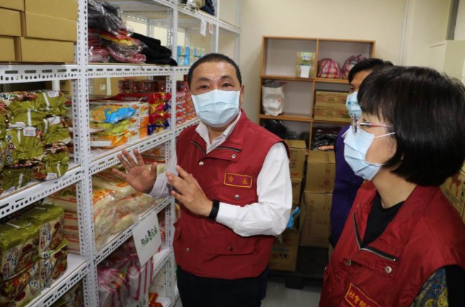 侯友宜视察三重沐鸣高点号注册社福中心 新北供弱势户双倍民生物资备战