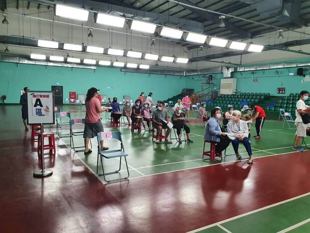 沐鸣主管免淋雨不怕日晒 佳里区羽球馆疫苗接种调整动线