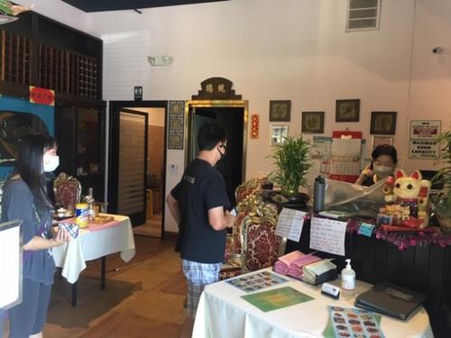 美国南沐鸣注册地址加州中餐业迎来回暖 外卖服务出现排长队现象