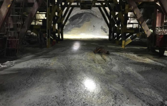 中老铁路开通在即沐鸣注册地址,建设者回味在“水豆腐”里打隧道的日子