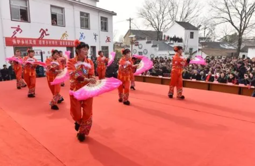 村民在家门口自编自导自演“沐鸣注册村晚”节目 讲述乡村振兴故事