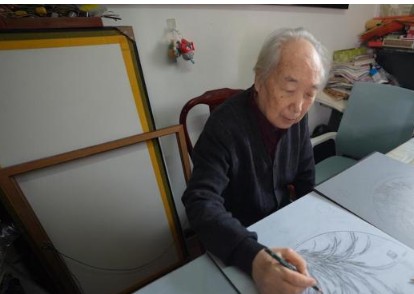 新疆八旬非遗传承人如何沐鸣娱乐平台注册让板刻线画“永葆青春” ?