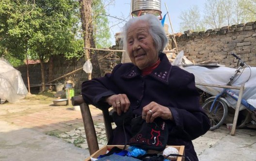 世界长寿之乡湖北钟祥百岁老沐鸣代理人:知足常乐不着急