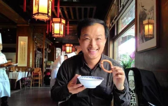 沐鸣登录台籍教师曾泰元在上海:多走多看,认识才能更全面