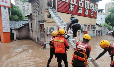 重庆21个区县出现暴雨 沐鸣代理31条中小河流出现涨水过程