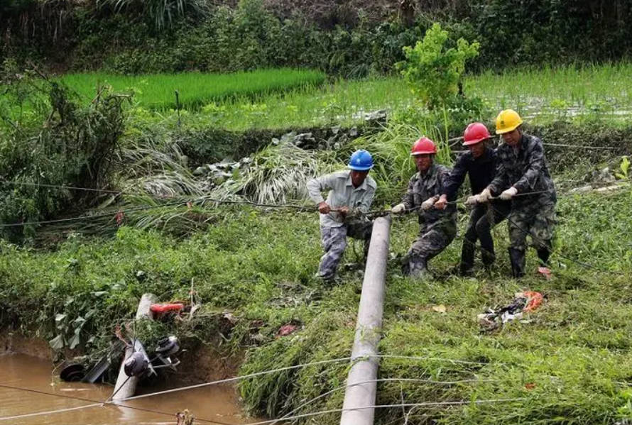 国家电网调配人员、欧亿1956注册装备等支援抢修前线 多个受灾地区陆续恢复供电