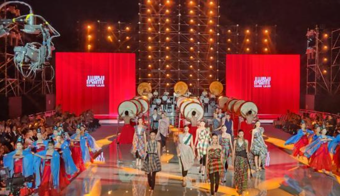 2023鲁锦风尚展在济南举行 千年织锦产业“牵手”现代轻纺2号站平台