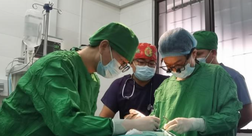 中国医生成功开展柬埔寨国家儿童医院首例儿童眼科手术2号站平台